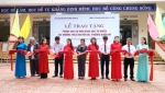 Trao tặng phòng học bộ môn Khoa học tự nhiên cho Trường THCS Nguyễn Du